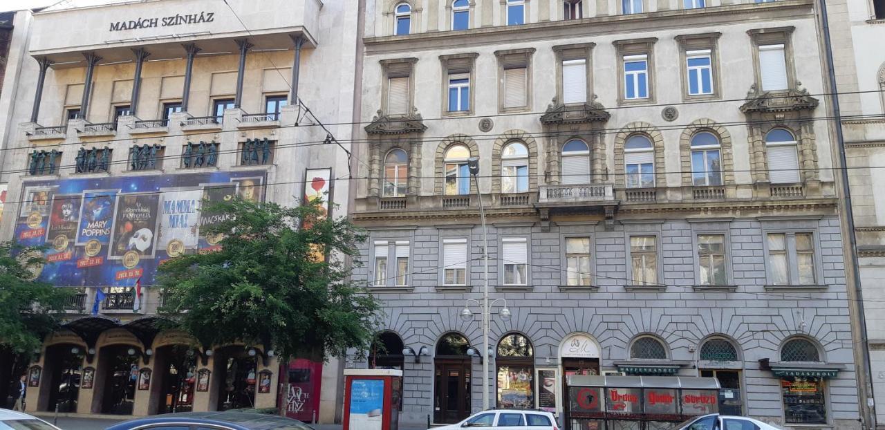 Tempo Courtyard Apartman Budapest Exteriör bild